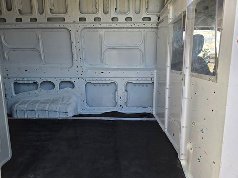 Used 2021 Nissan NV 2500 SV image 14