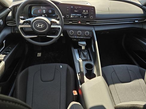 New 2025 Hyundai Elantra SE image 15