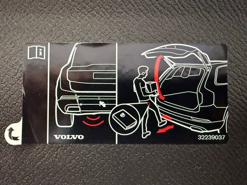 Used 2024 Volvo XC90 T8 Core image 10