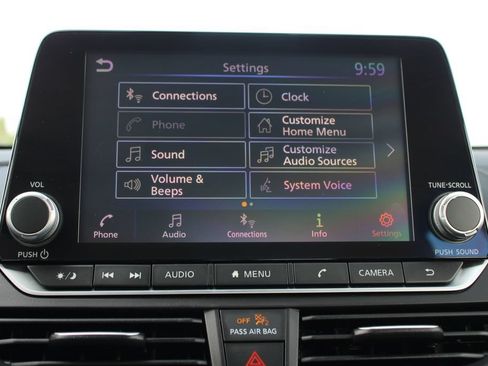 Used 2024 Nissan Altima 2.5 SV FWD image 27