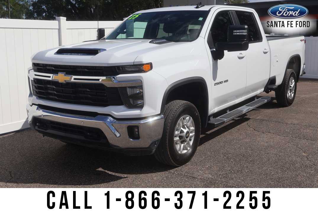 Used 2025 Chevrolet Silverado 2500 LT w/ Safety Package AWD/4WD image 2