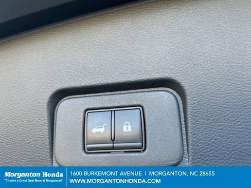 Used 2025 Nissan Rogue SV image 29