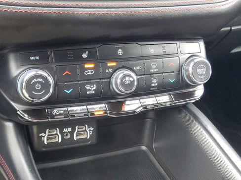 Used 2023 Dodge Durango GT image 26