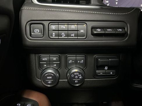 Certified 2024 GMC Yukon Denali Ultimate AWD/4WD image 18