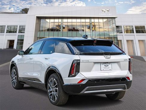 Used 2025 Cadillac Optiq Sport 1 image 4