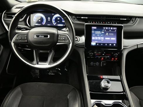 Used 2022 Jeep Grand Cherokee Altitude AWD/4WD image 5