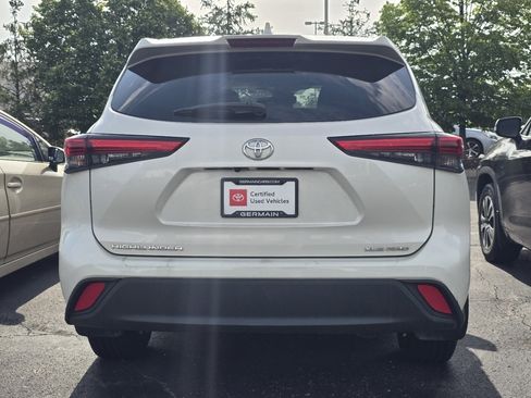 Certified 2021 Toyota Highlander XLE AWD/4WD image 6