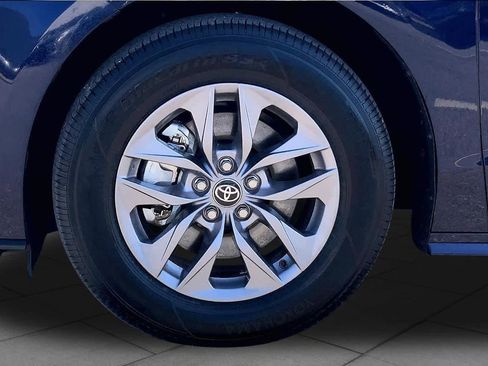Used 2025 Toyota Sienna LE w/ LE Plus Package AWD/4WD image 11