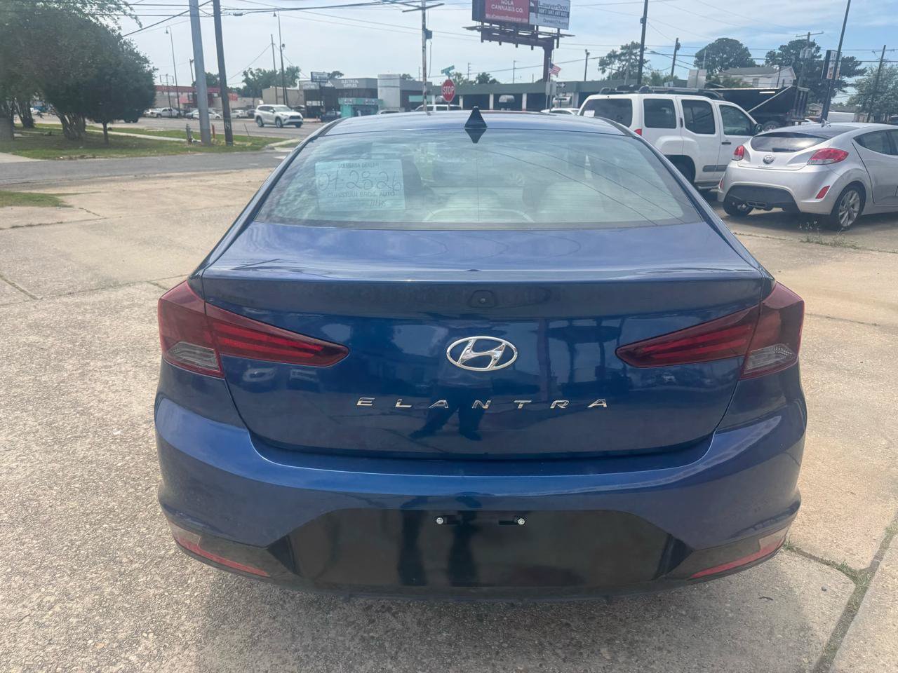 Used 2019 Hyundai Elantra SEL w/ Winter Weather Package FWD image 3