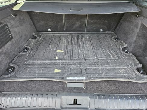 Used 2020 Land Rover Range Rover Sport HSE image 32