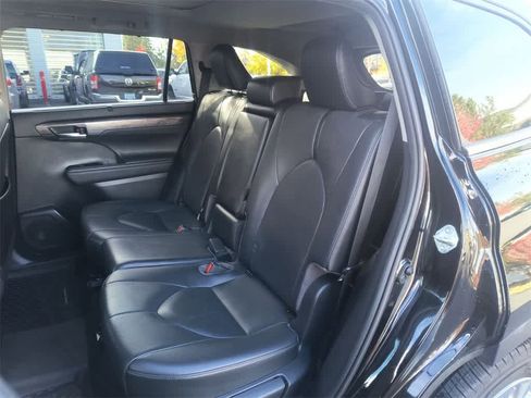Used 2020 Toyota Highlander Limited image 23