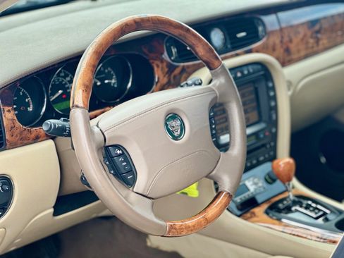 Used 2005 Jaguar XJ Vanden Plas Super V8 image 12