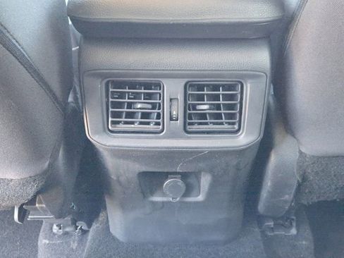 Used 2022 Toyota RAV4 LE FWD image 30