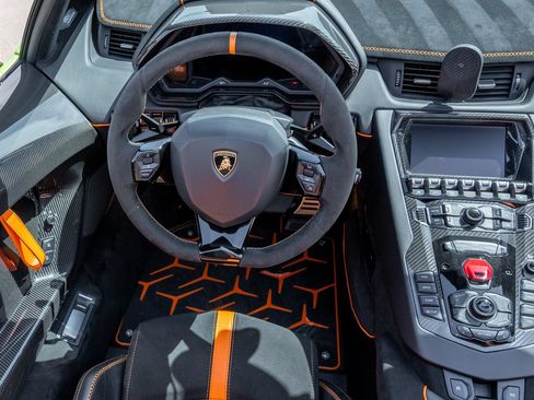 Used 2021 Lamborghini Aventador SVJ AWD/4WD image 27