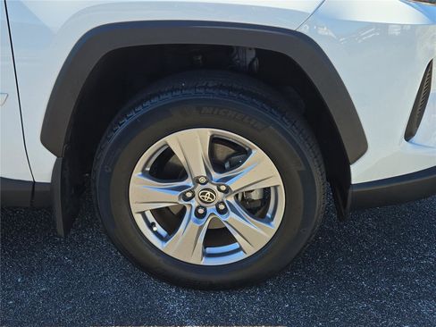 Used 2022 Toyota RAV4 XLE FWD image 4