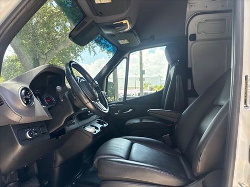 Used 2022 Mercedes-Benz Sprinter 2500 image 11