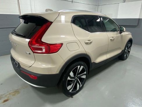 Certified 2025 Volvo XC40 B5 Ultra w/ Protection Package Premier image 3