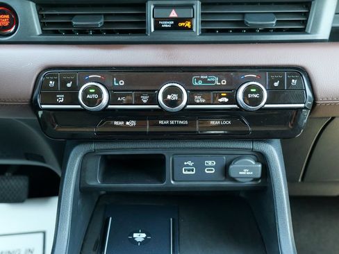 Used 2025 Honda Pilot Elite image 54