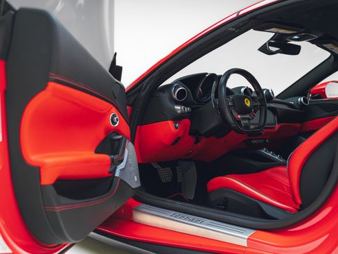Used 2019 Ferrari Portofino RWD image 29