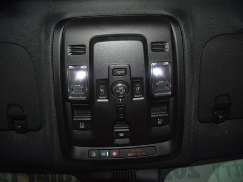 Used 2025 Chevrolet Tahoe High Country AWD/4WD image 51