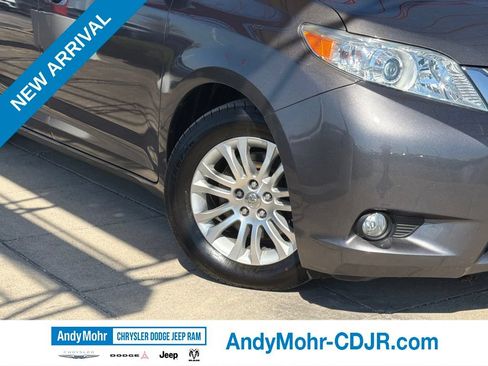 Used 2015 Toyota Sienna XLE FWD image 10