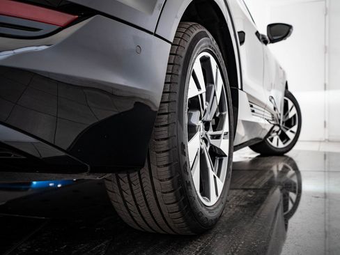 Used 2022 Audi e-tron Premium w/ Convenience Plus Package image 50