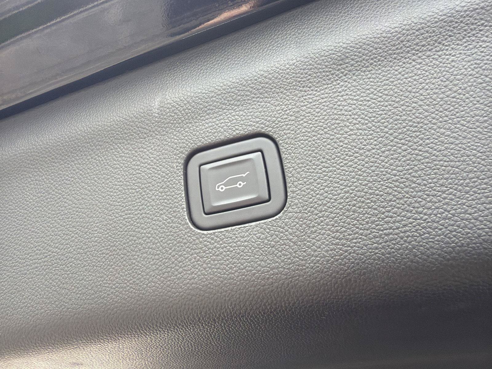 Used 2023 Buick Enclave Essence FWD image 43