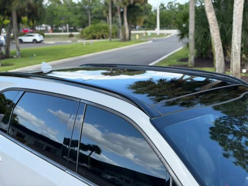 Used 2022 Kia Sorento SX image 2