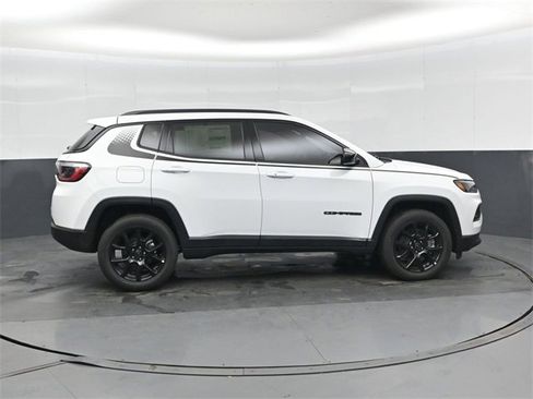 New 2026 Jeep Compass Latitude image 2