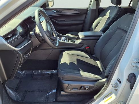 Used 2024 Jeep Grand Cherokee Laredo RWD image 20