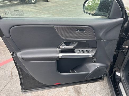 Used 2022 Mercedes-Benz GLB 250 4MATIC image 10