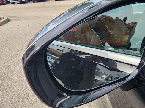 Used 2024 Chrysler Pacifica Pinnacle w/ Trailer Tow Group FWD image 23