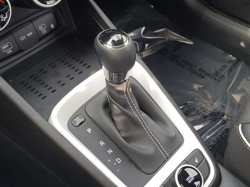 Certified 2025 Hyundai Venue Limited FWD image 21