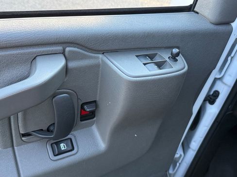 Used 2024 GMC Savana 2500 CARGO w/ Driver Convenience Package image 19