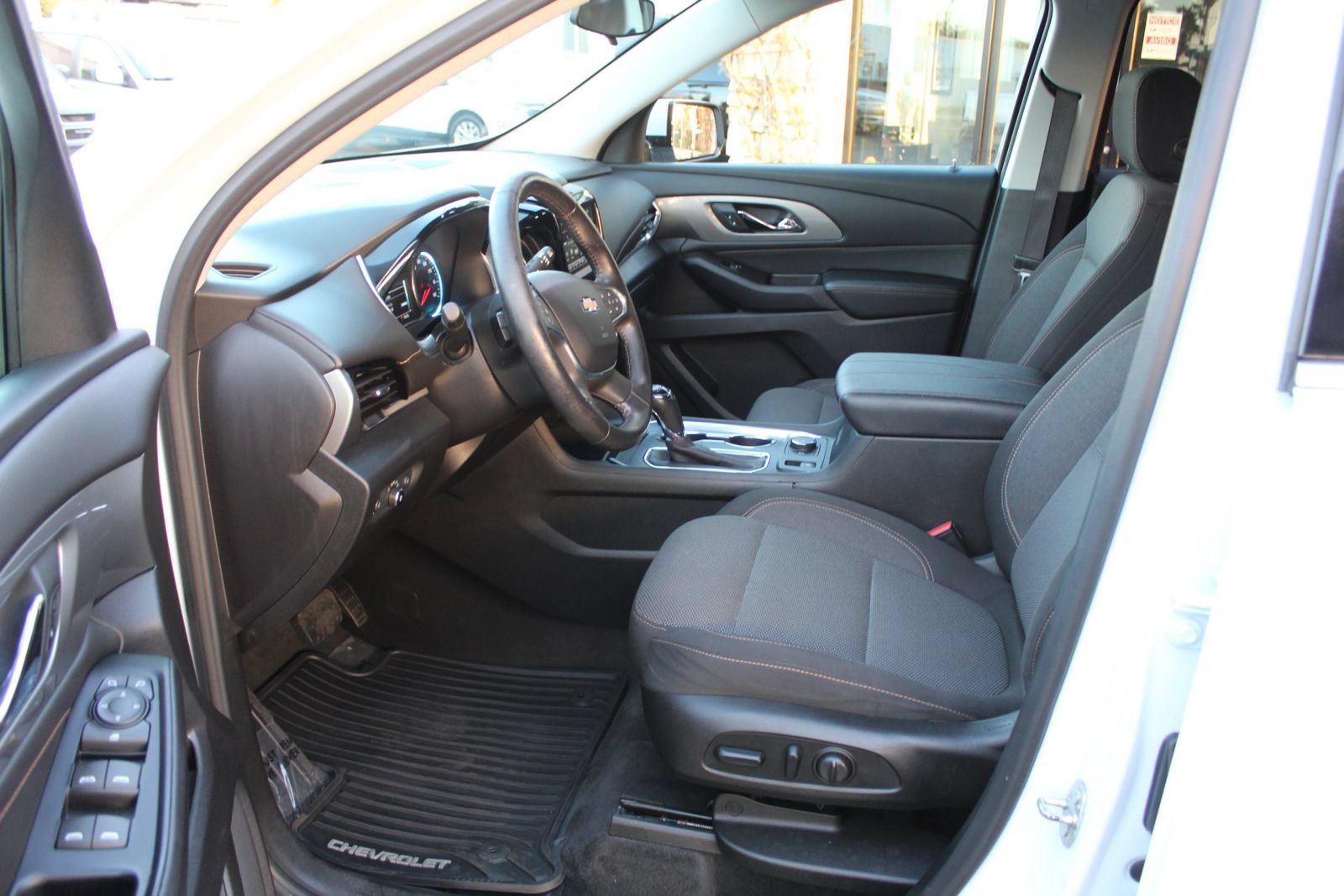 Used 2019 Chevrolet Traverse LT FWD image 9