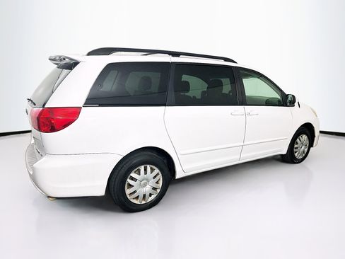 Used 2009 Toyota Sienna LE image 9
