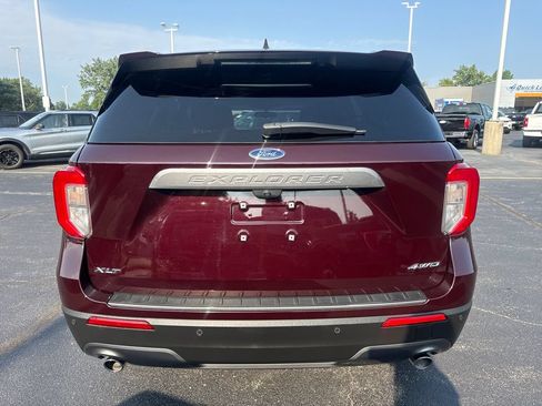 Used 2023 Ford Explorer XLT w/ Equipment Group 202A AWD/4WD image 8