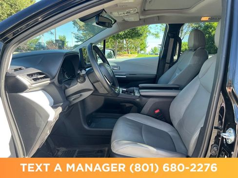 Used 2025 Toyota Sienna XLE w/ XLE Plus Package FWD image 13