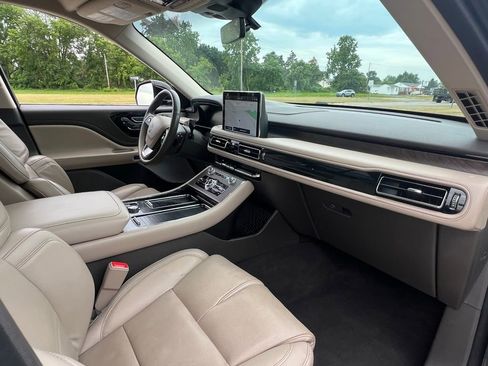 Used 2023 Lincoln Aviator Reserve w/ Equipment Group 201A image 12