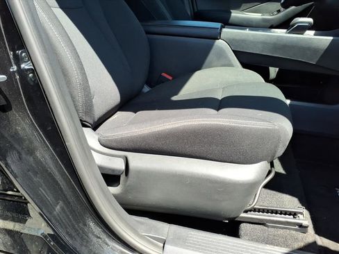 Used 2024 Nissan Rogue S image 23