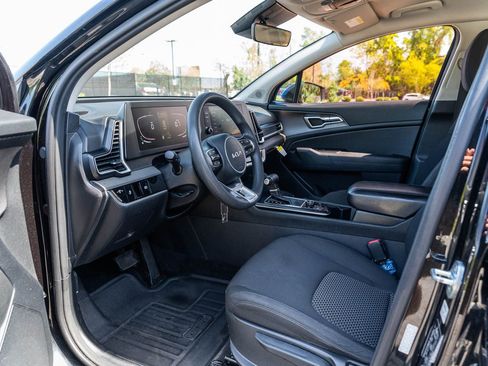 Used 2023 Kia Sportage LX image 19