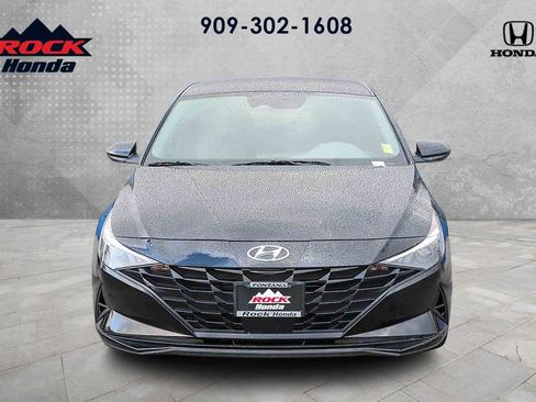 Used 2023 Hyundai Elantra SEL w/ Convenience Package FWD image 2