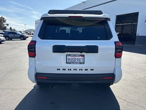 Used 2025 Toyota 4Runner SR5 AWD/4WD image 9