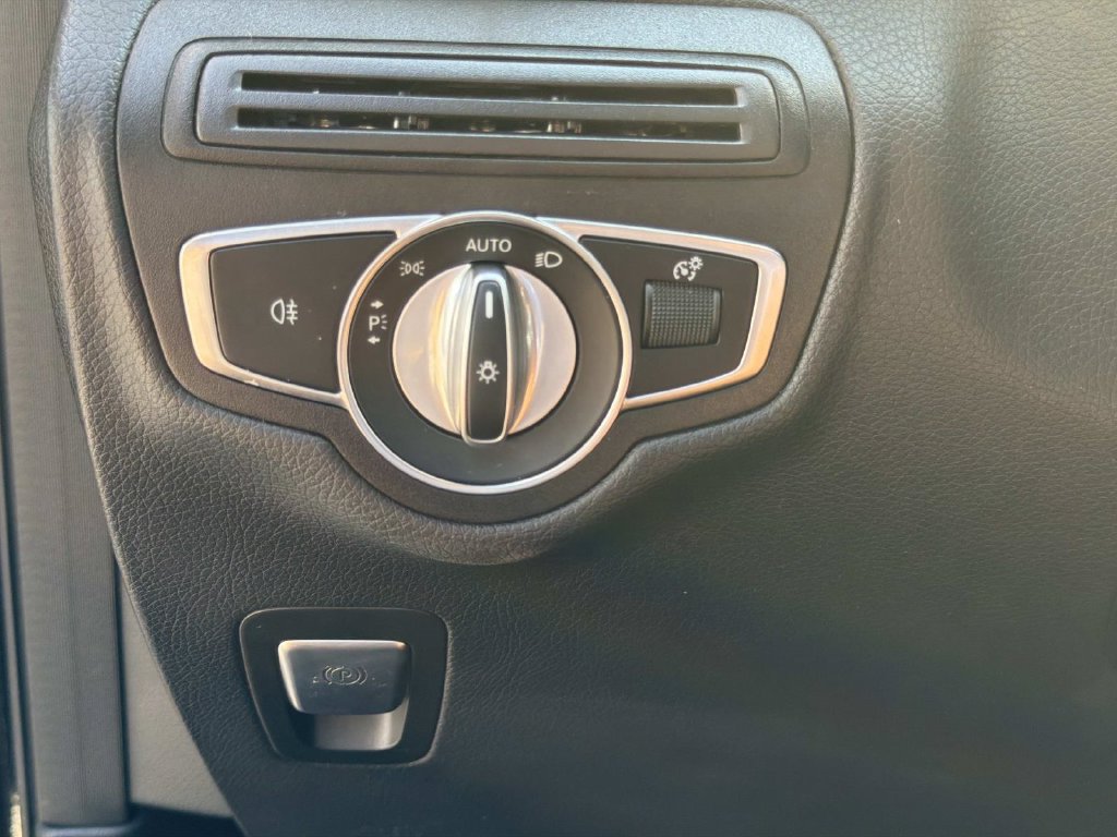 Used 2021 Mercedes-Benz GLC 300 4MATIC Coupe image 21