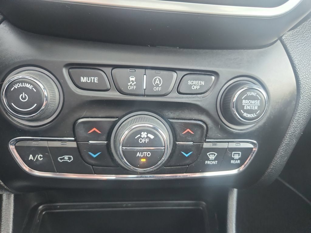 Used 2021 Jeep Cherokee Latitude Lux 80th Anniv w/ Quick Order Package 26U 80TH AWD/4WD image 24