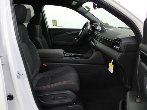 New 2025 Honda Pilot Sport image 29