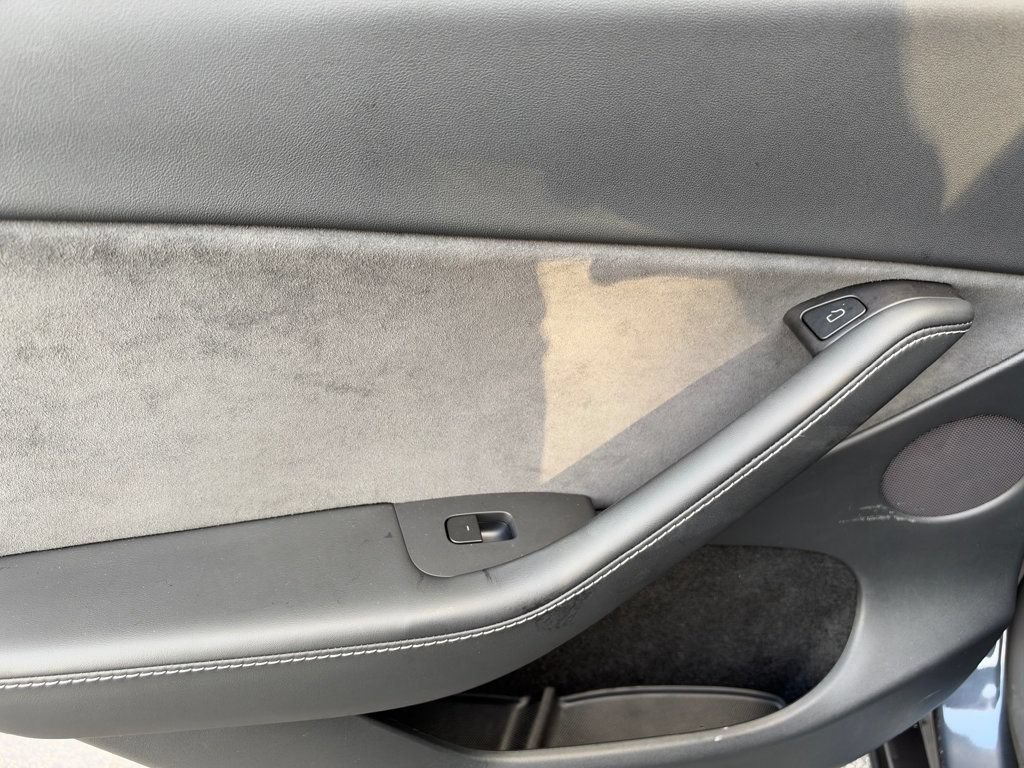 Used 2025 Tesla Model Y Long Range RWD image 23