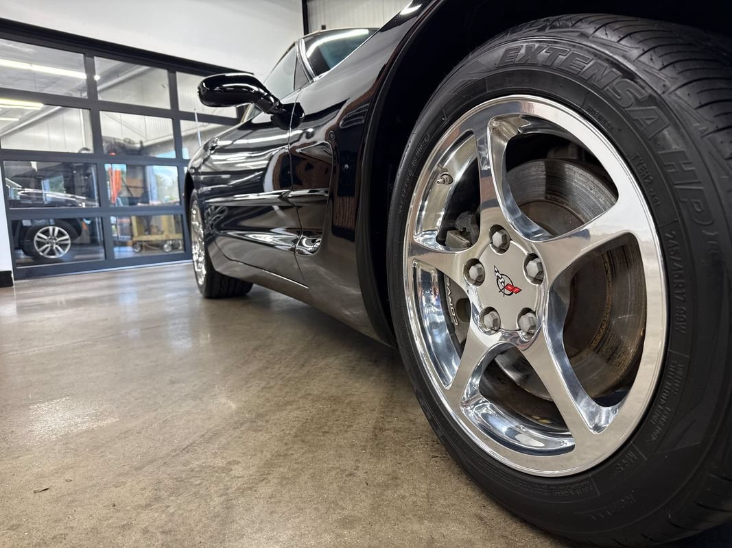 Used 2002 Chevrolet Corvette Convertible w/ Preferred Equipment Group2 RWD image 22