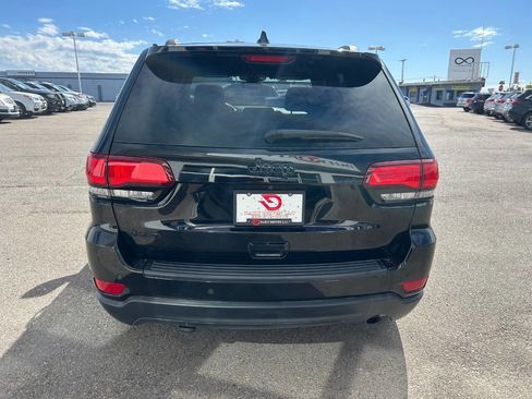 Used 2018 Jeep Grand Cherokee Laredo image 6