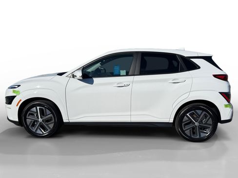 Used 2023 Hyundai Kona SE image 2